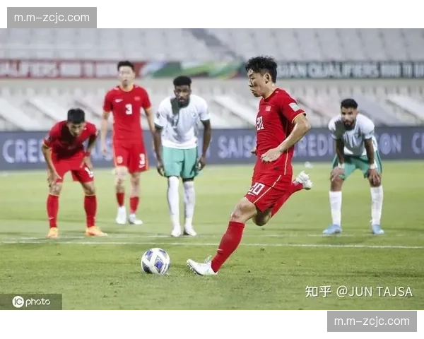 高温环境适应性训练复盘 沙特场地气候条件战术调整逻辑